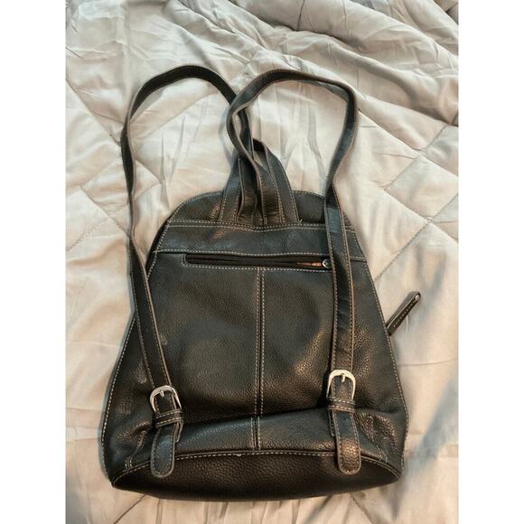 TIGANANELLO small women’s/girls backpack with minimal defaults - Picture 2 of 11